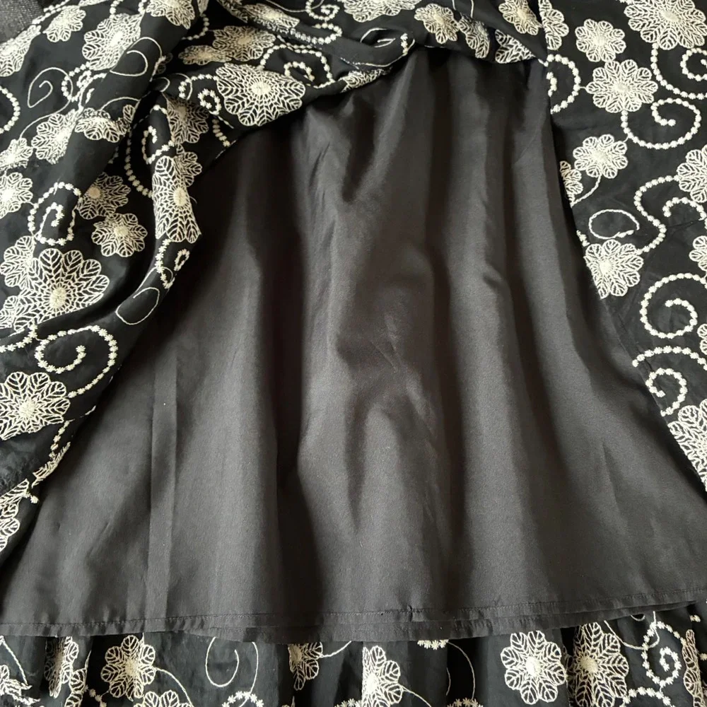 Chicos Floral Embroidered A-Line Flared Midi Skirt Size 1 Medium Cotton Lined